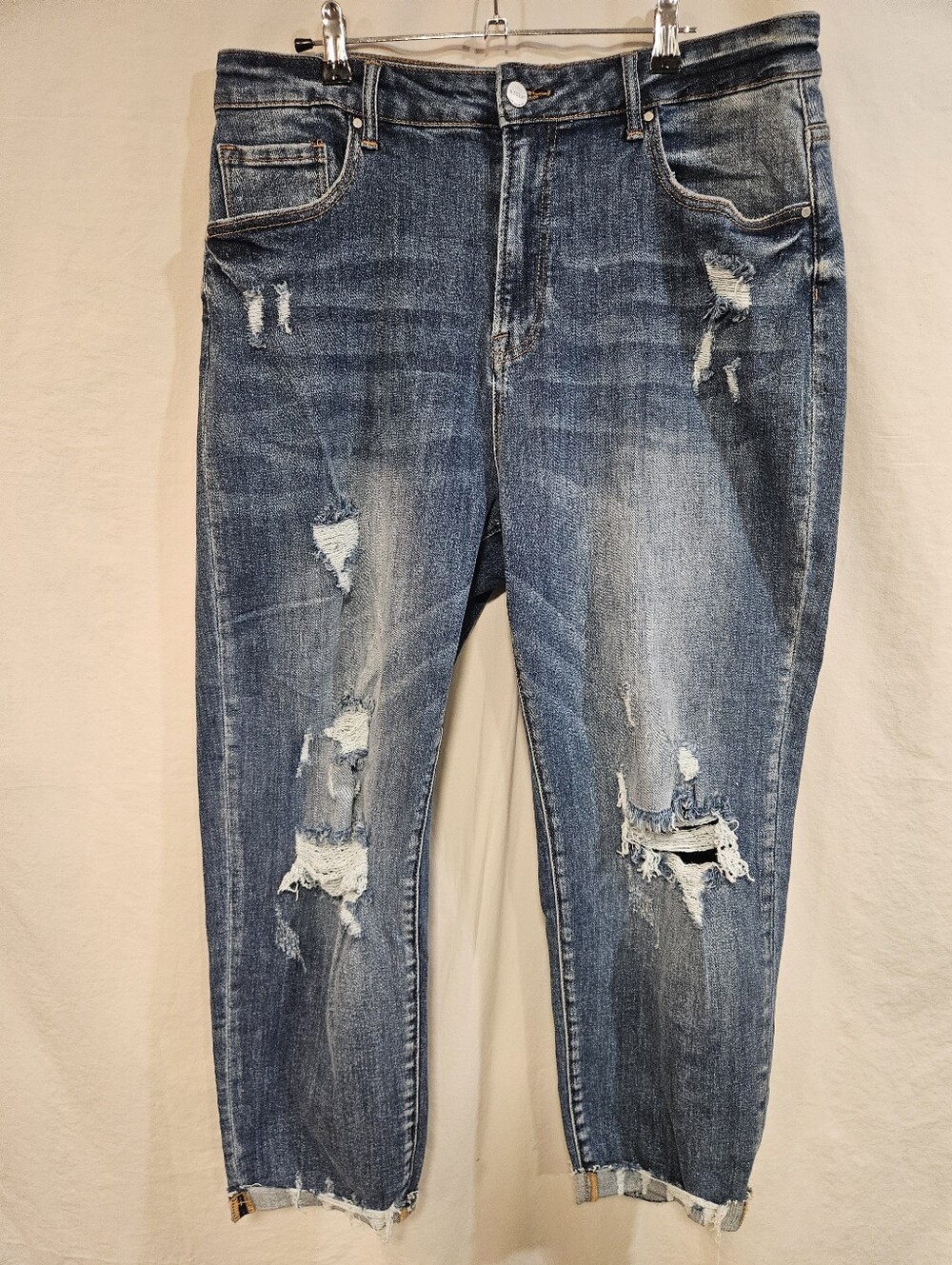 💙 Risen Distressed Cropped Blue Denim Jeans